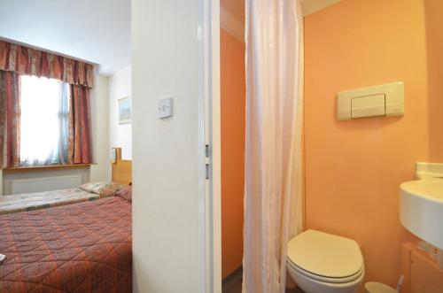 Single Room Alexandra Hotel